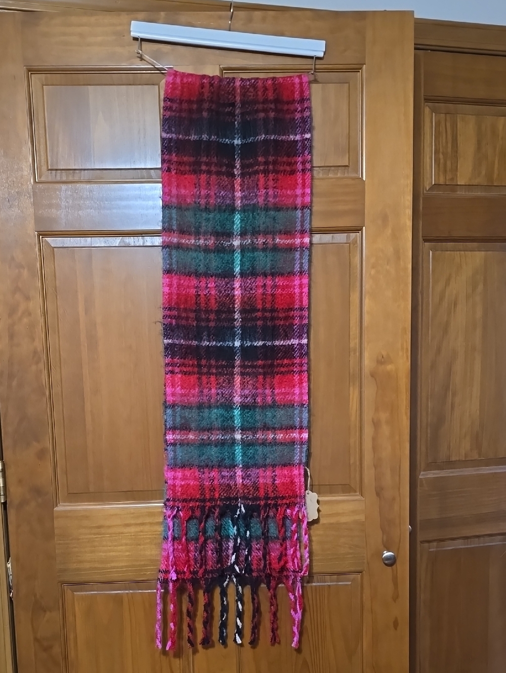 Cozy Plaid Fringe Throw Scarf in Red and Green